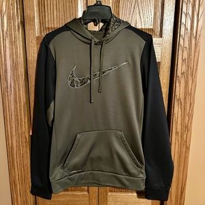 Nike Therma-Fit Camo Hoodie - Small